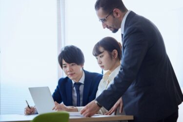 商社とは？総合商社と専門商社の違い、主要な職種、向いている人について解説